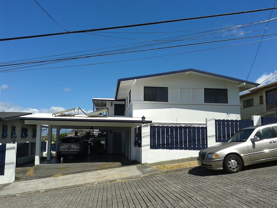 Unit A, 2nd level, 3 bdr, 1.5 bath w/large deck and 1/2 of c