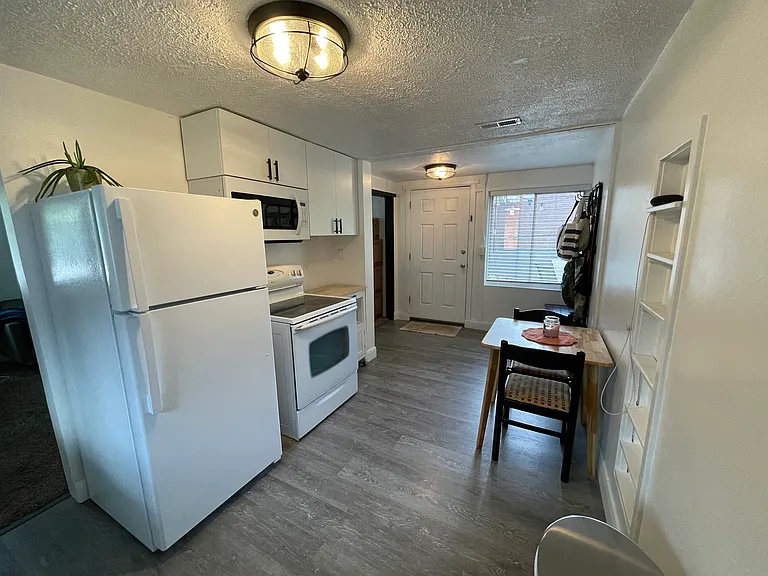 836 S 800 E #4 — Photo 2