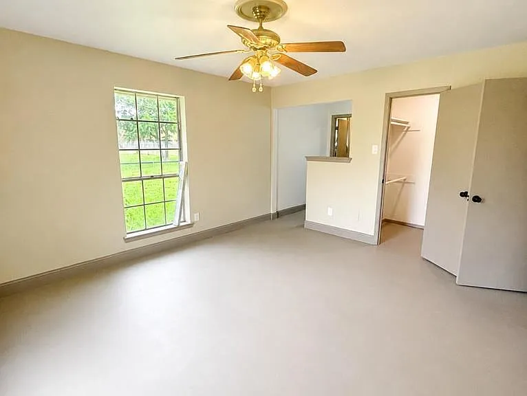 206 N Main St — Photo 14