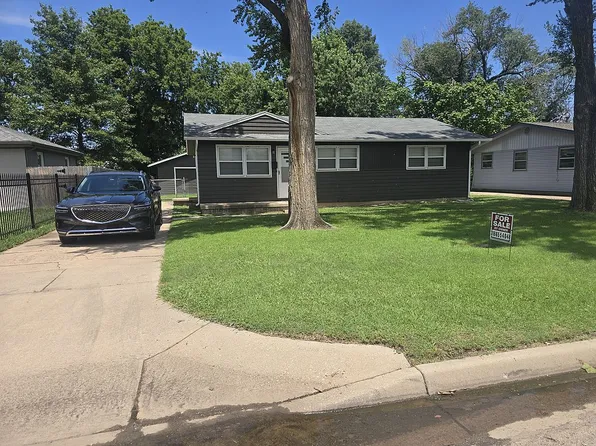 1920 E Idlewild St, Wichita, KS 67216
