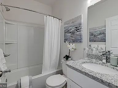 2224 Greenwich St — Photo 7