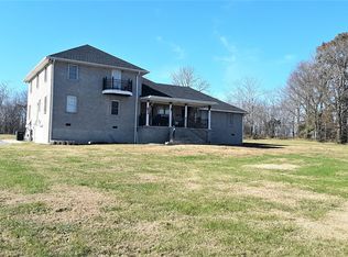 1285 Bass Rd, Bethpage, TN 37022