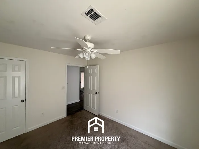 208 Bradford Cir — Photo 13