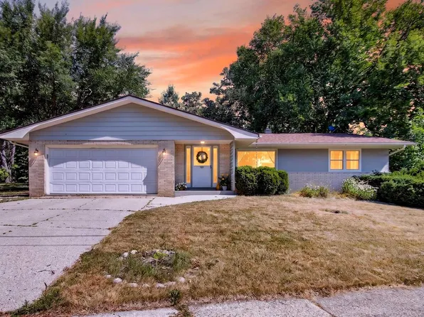 586 Oak STREET, Burlington, WI 53105