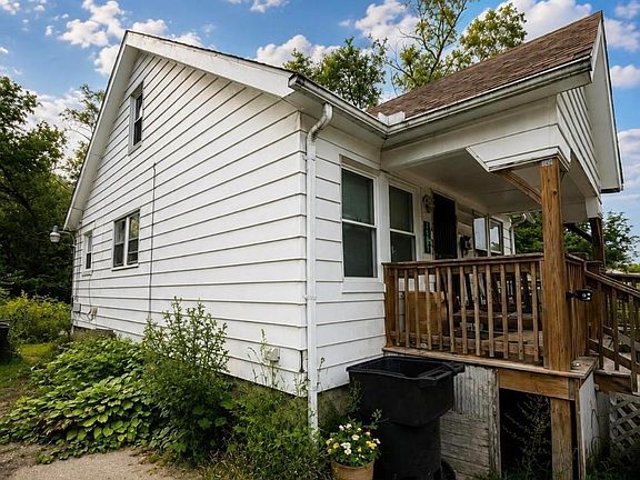 3rd image of 14007 Heyden St