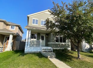 9467 213th St NW, Edmonton, AB T5T 4C7