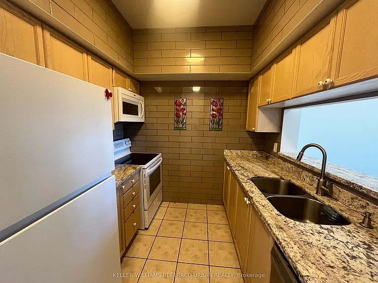 650 Lawrence Ave W #813 — Photo 8