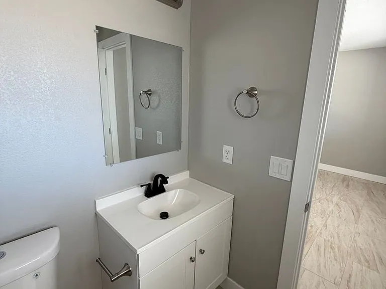2501 W Sweetwater Ave — Photo 13