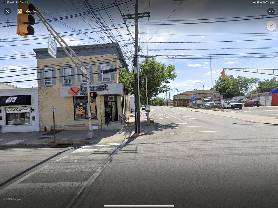 Gorgeous 1st floor two-bed unit on convenient corner of Belmont and Franklin in Silver Lake, Belleville NJ