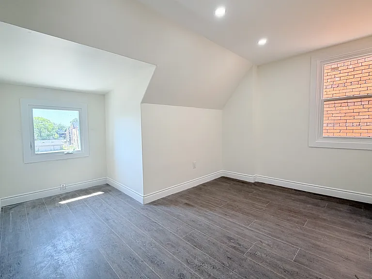 691 Ouellette Ave #7 — Photo 5