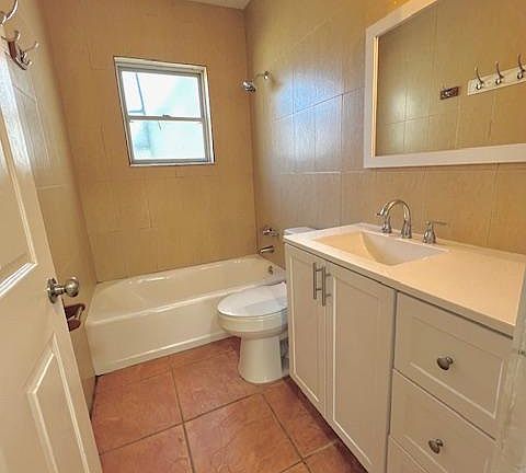 3rd image of 913 Groveland Ave