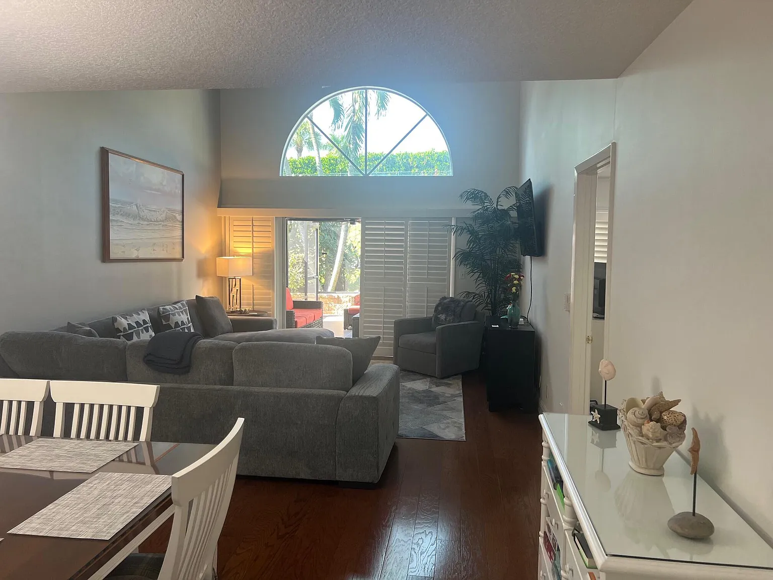 3 bed, 2.5 bath, 1990 sqft, $4,000 — Photo 4