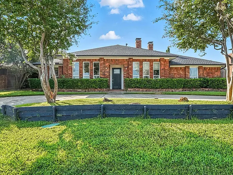 7938 Fair Oaks Ave
Dallas, TX 75231