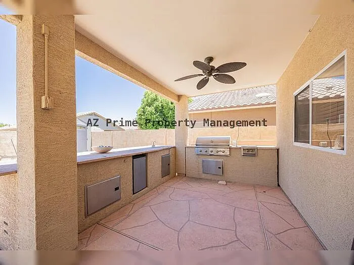 868 W Tremaine Ave — Photo 30