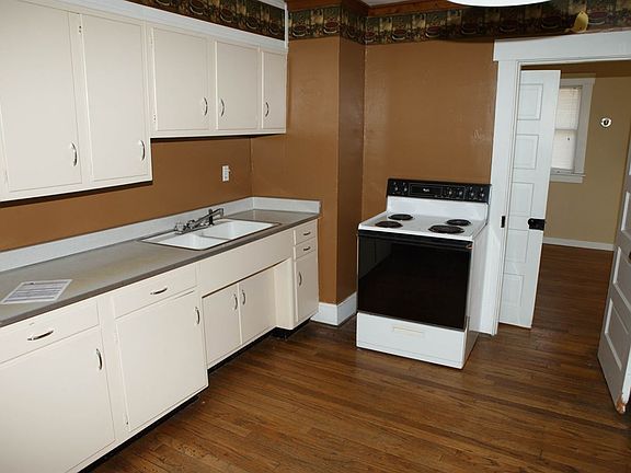 3rd image of 430-430 1/2 W Main St