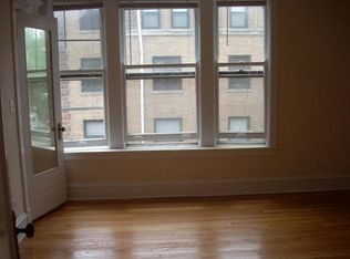 1020 W Wellington Ave APT 2, Chicago, IL 60657