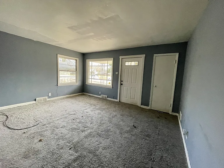 917 Huey St — Photo 9