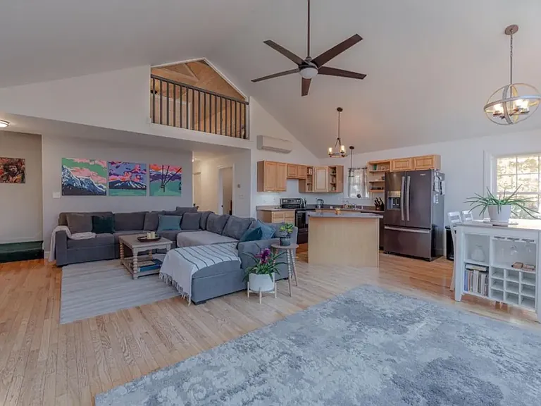 45 Lakeview Dr — Photo 7