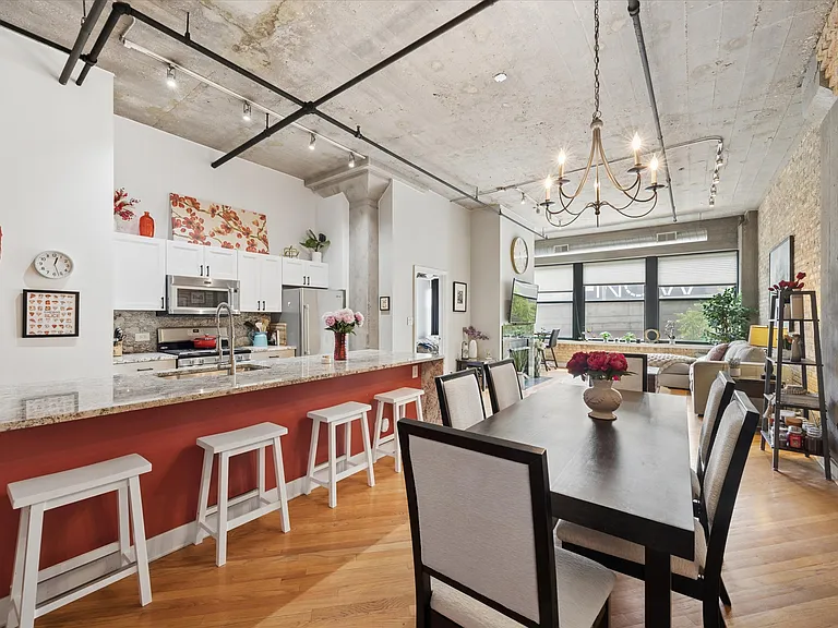411 W Ontario St #210 — Photo 3