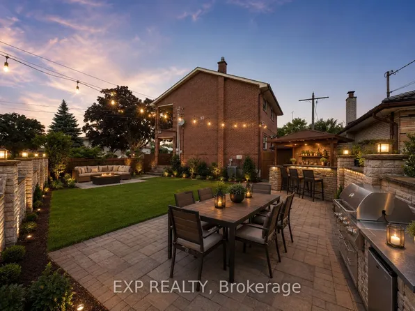 52 Storer Dr, Toronto, ON M9M 1X5