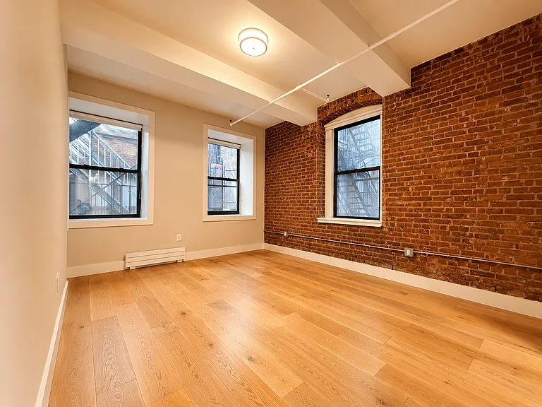 16 E 18th St #3 — Photo 4