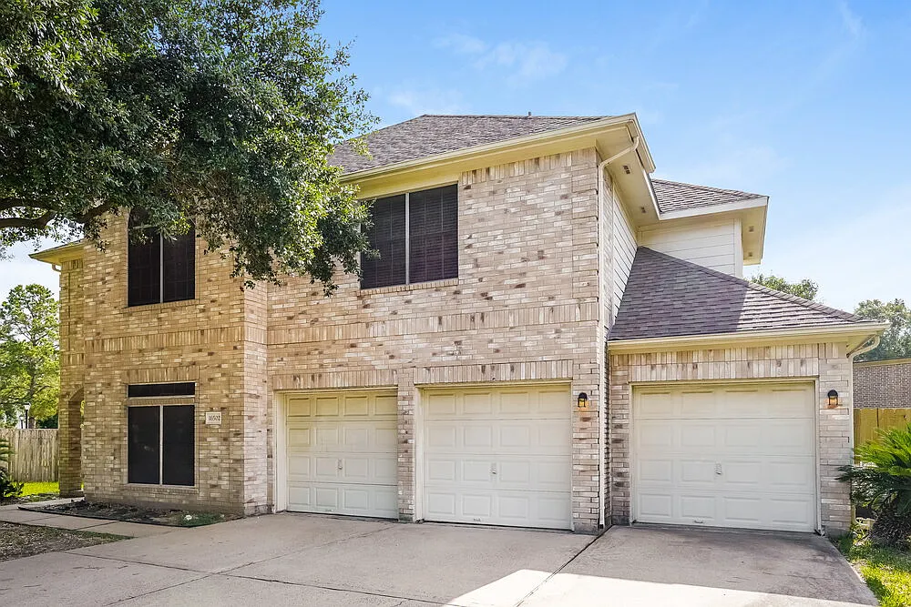 4 bed, 2.5 bath, 2758 sqft, $2,430 — Photo 1