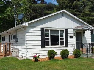 1109 Sunnyfield Ct, Marinette, WI 54143