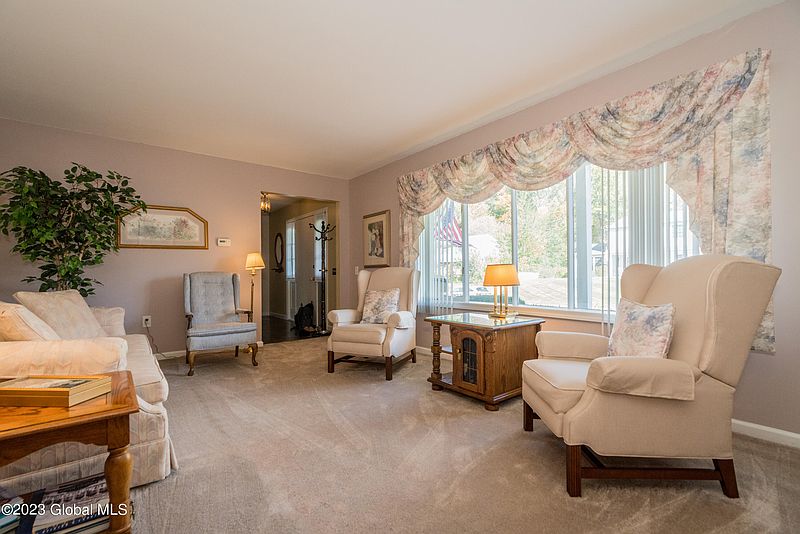 5th image of 7 Wedgewood Drive