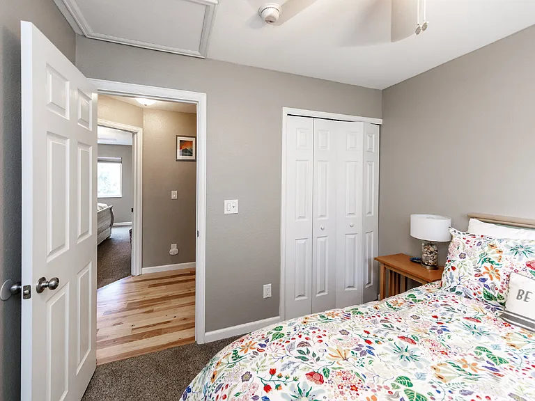 230 Hooper Ct — Photo 43