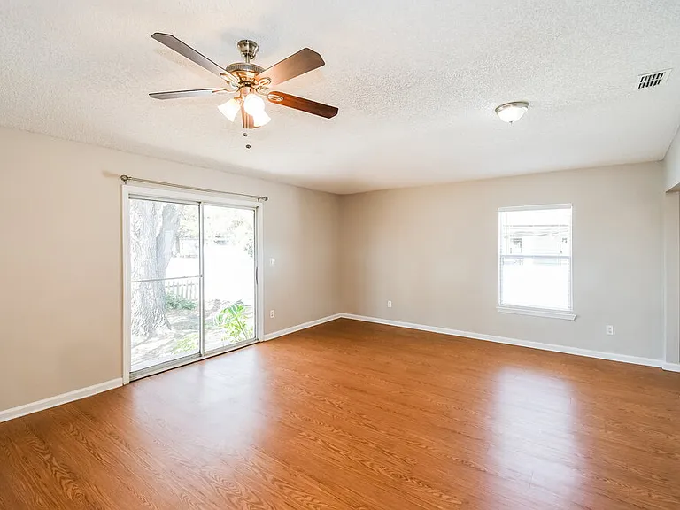 7533 International Village Dr — Photo 5