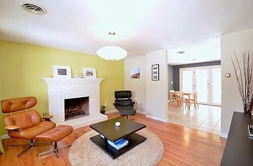 5th image of 190 Sheri Ln