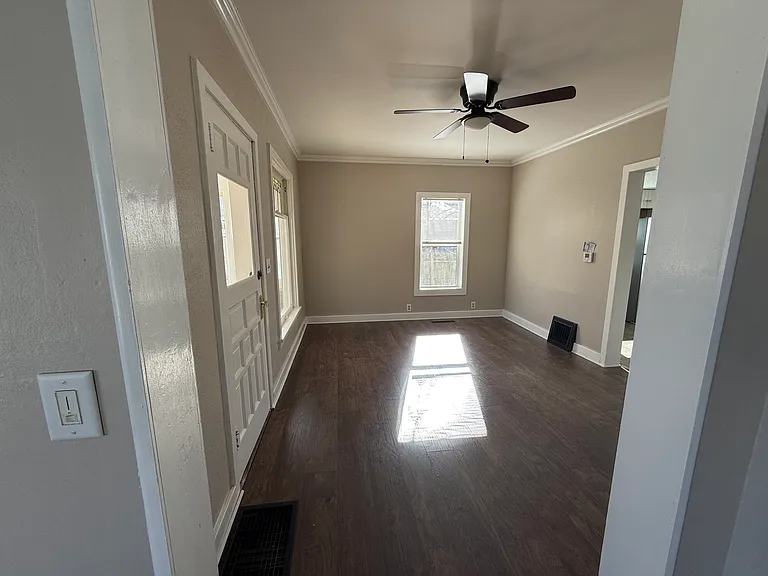 704 Walnut St — Photo 15