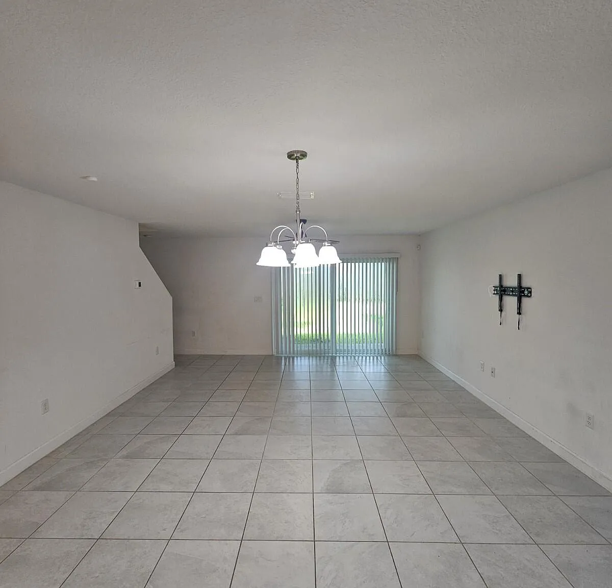4 bed, 2.5 bath, 1920 sqft, $3,150 — Photo 3