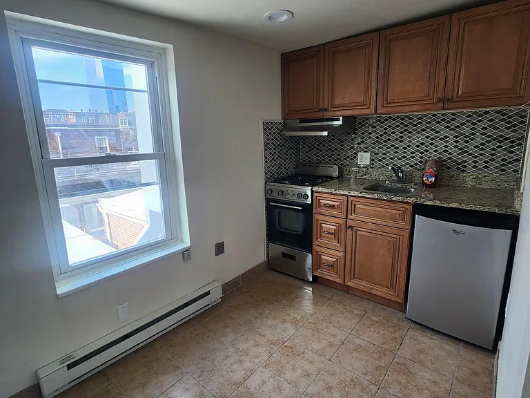242 S 22nd St #1 — Photo 8