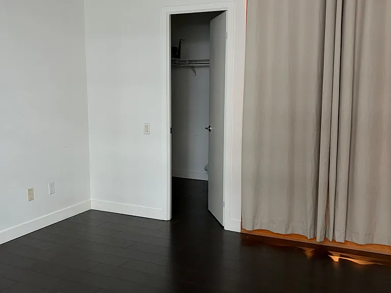 38 Niagara St #304 — Photo 16
