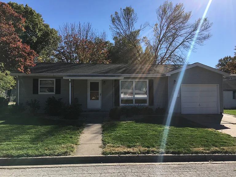 2210 Washington St — Photo 1