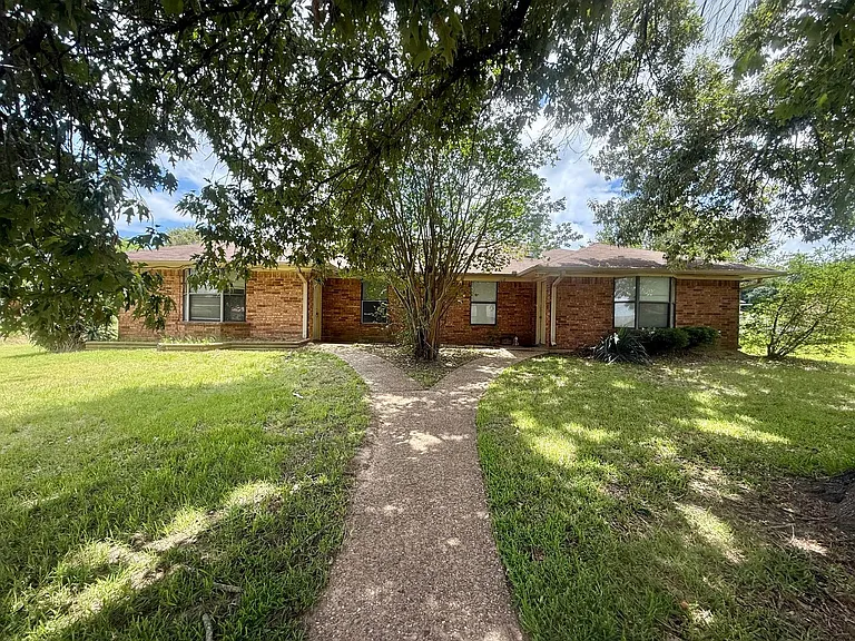 3243 Stoneridge Dr — Photo 2