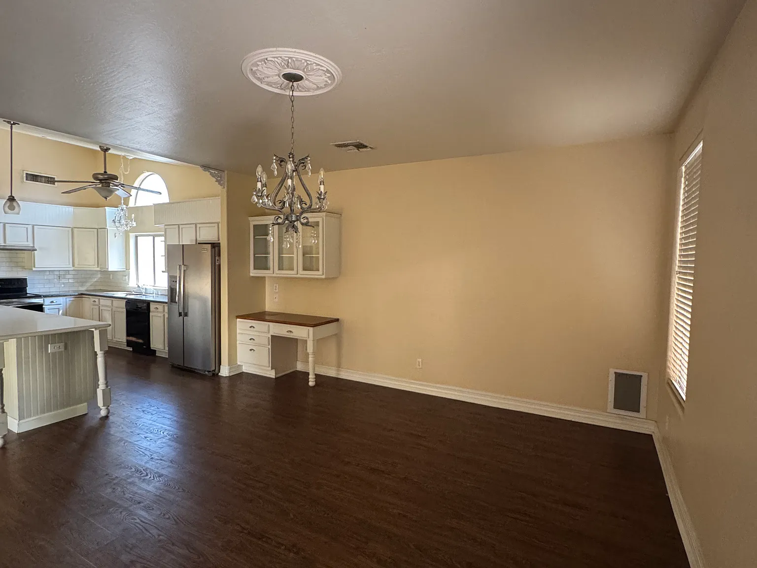 5 bed, 2374 sqft, $3,100 — Photo 3