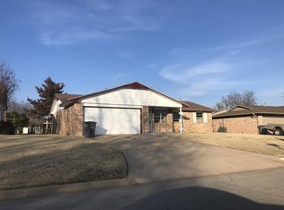 114 NE Dunlop St, Lawton, OK 73507