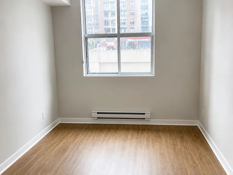 126 Dundas St E #204 — Photo 4