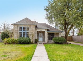 448 Old Course Dr, Friendswood, TX 77546