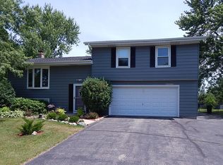W330S8174 Country Ln S, Mukwonago, WI 53149