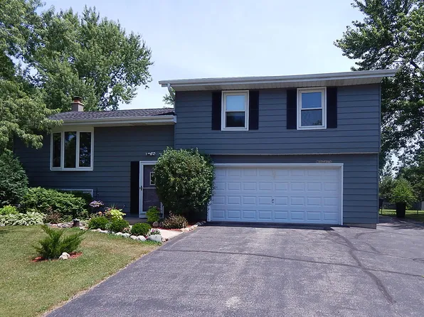 W330S8174 Country Ln S, Mukwonago, WI 53149