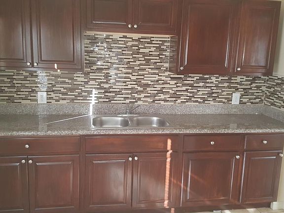 Kitchen w/Granite Counter