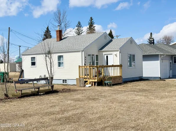 906 9th St, Langdon, ND 58249