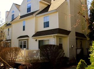 3 Golden Ct, Egg Harbor Township, NJ 08234