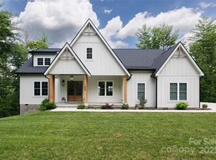 48 Falling Leaves Ln, Hendersonville, NC 28792