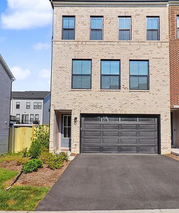 43595 Farringdon Sq