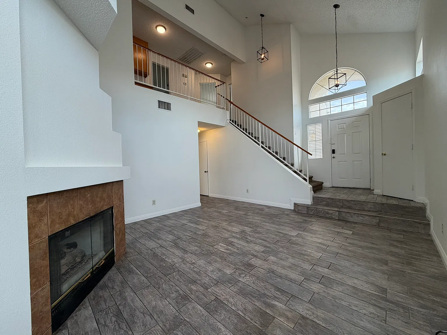 3 bed, 2.5 bath, 1584 sqft, $2,050 — Photo 3