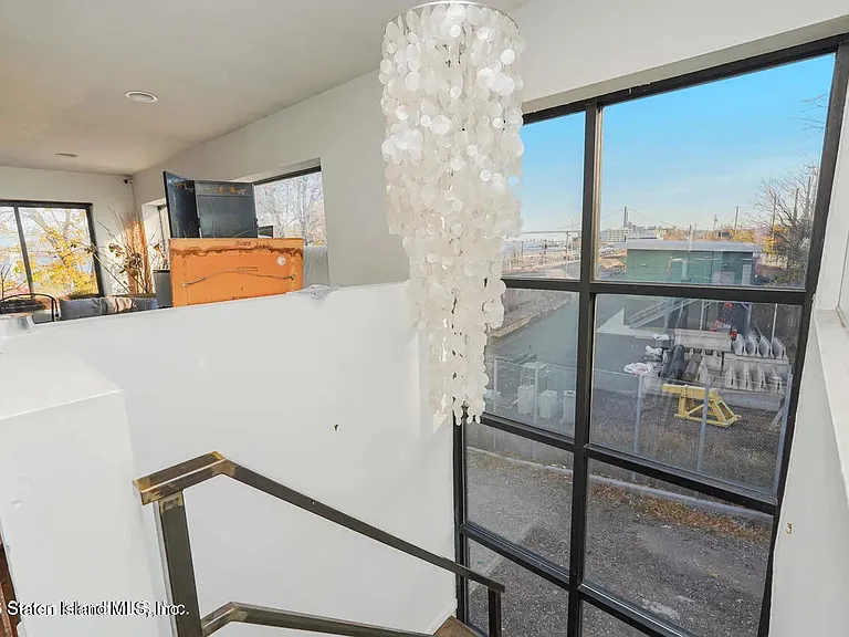 703 Bay St — Photo 4